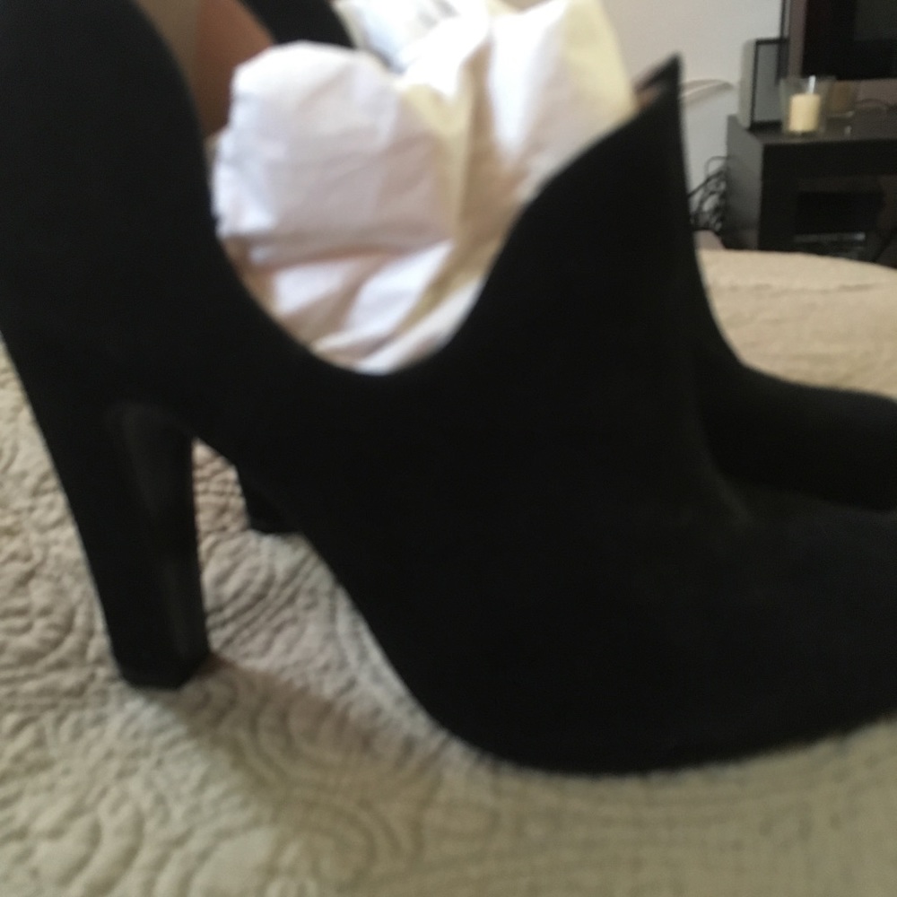 Brand new Vince camuto booties